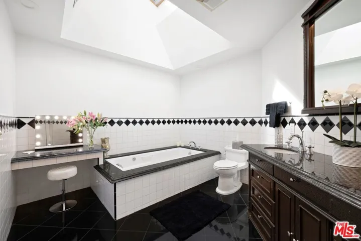 6844 Cahuenga Park Trail, Los Angeles, California 90068