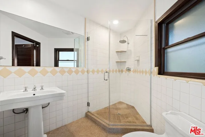 6844 Cahuenga Park Trail, Los Angeles, California 90068