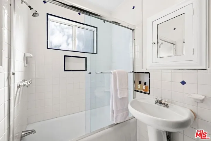 6844 Cahuenga Park Trail, Los Angeles, California 90068