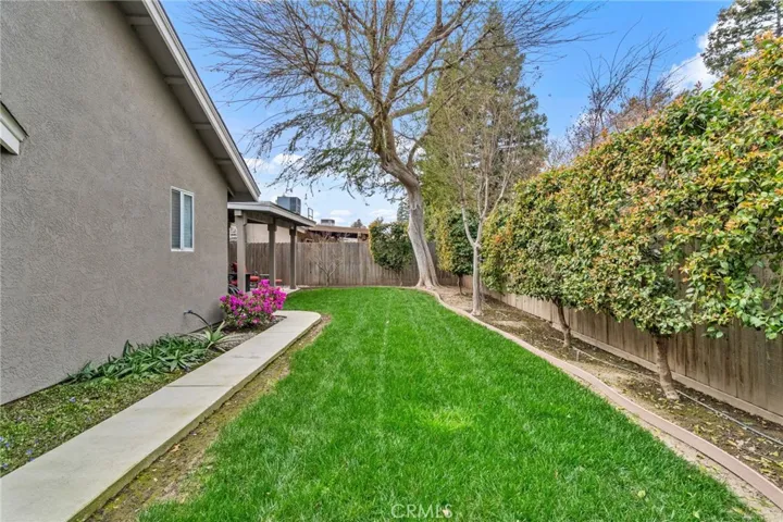 5822 W Oak Avenue, Visalia, California 93291