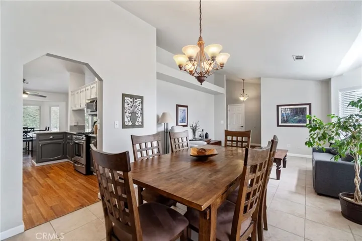 5822 W Oak Avenue, Visalia, California 93291