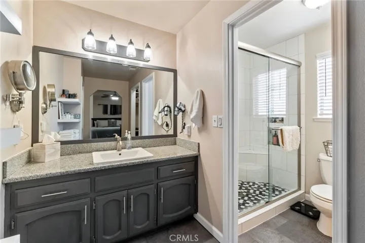 5822 W Oak Avenue, Visalia, California 93291
