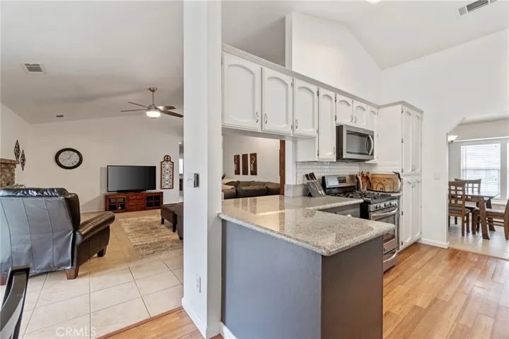 5822 W Oak Avenue, Visalia, California 93291