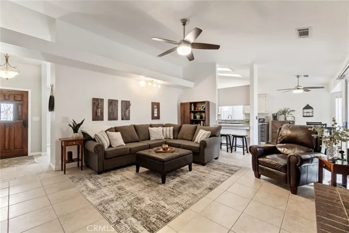 5822 W Oak Avenue, Visalia, California 93291