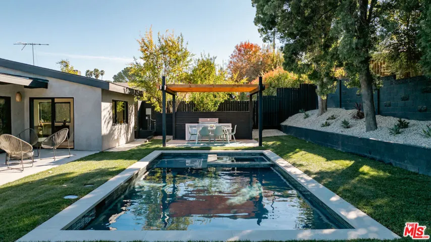 6019 Neddy Avenue, Woodland Hills, California 91367