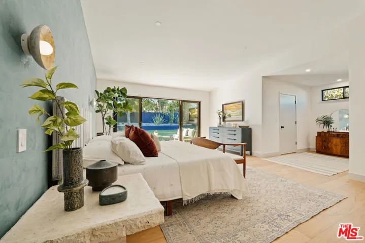 6019 Neddy Avenue, Woodland Hills, California 91367