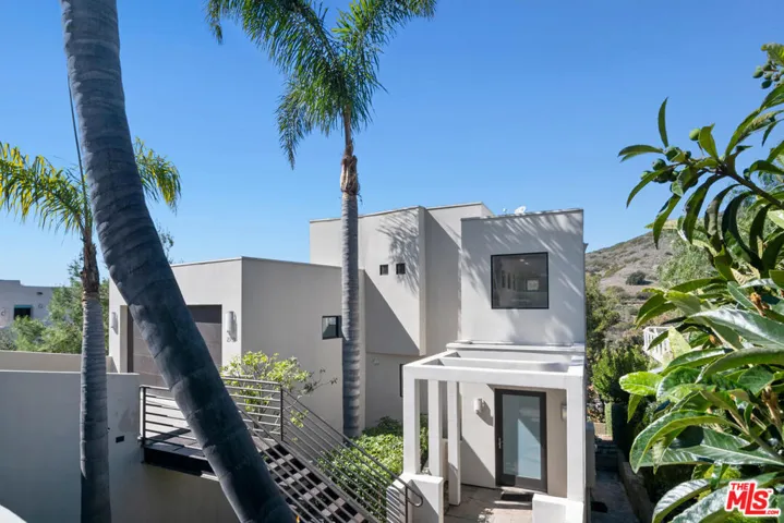 2909 Valmere Drive, Malibu, California 90265