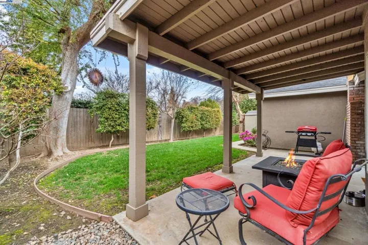 5822 W Oak, Visalia, California 93291