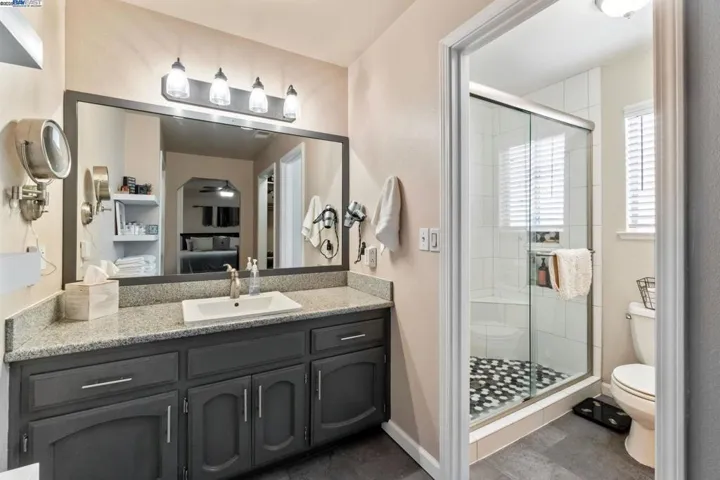 5822 W Oak, Visalia, California 93291