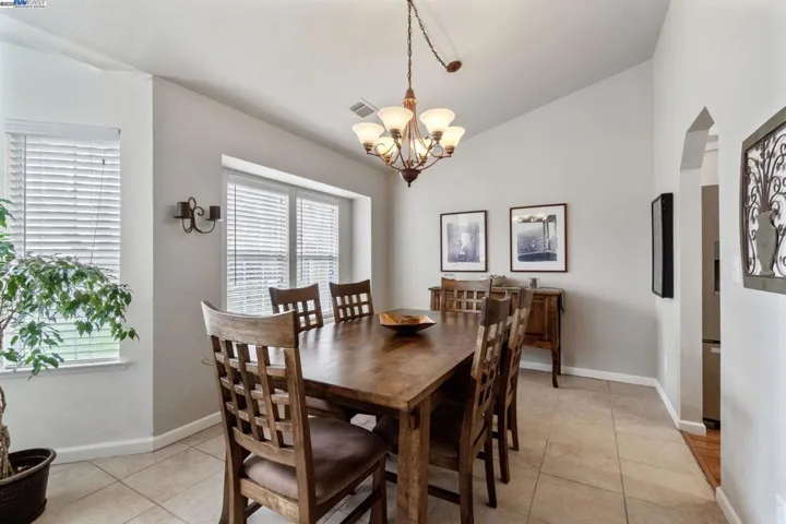 5822 W Oak, Visalia, California 93291