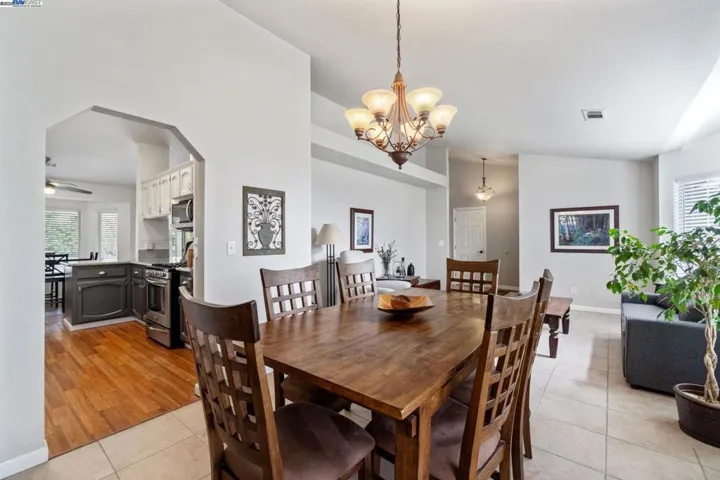 5822 W Oak, Visalia, California 93291