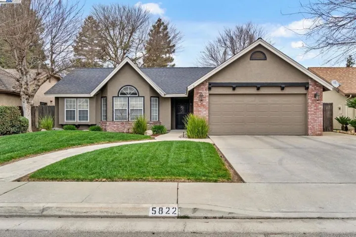 5822 W Oak, Visalia, California 93291