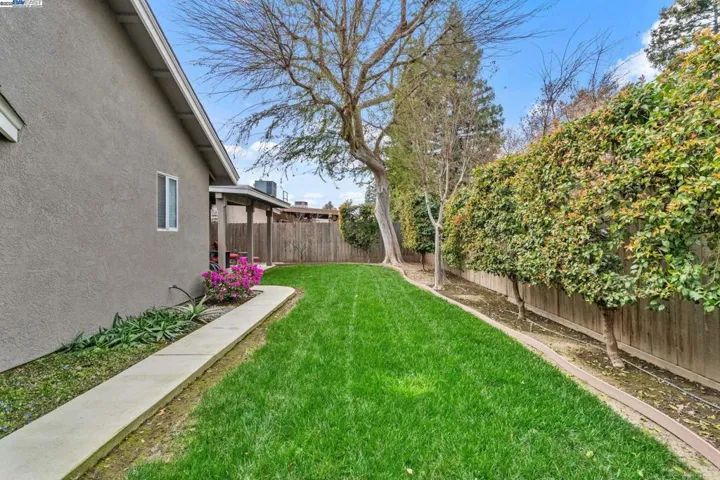 5822 W Oak, Visalia, California 93291