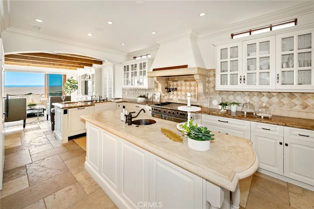 2156 E Oceanfront, Newport Beach, California 92661 home-pic-6