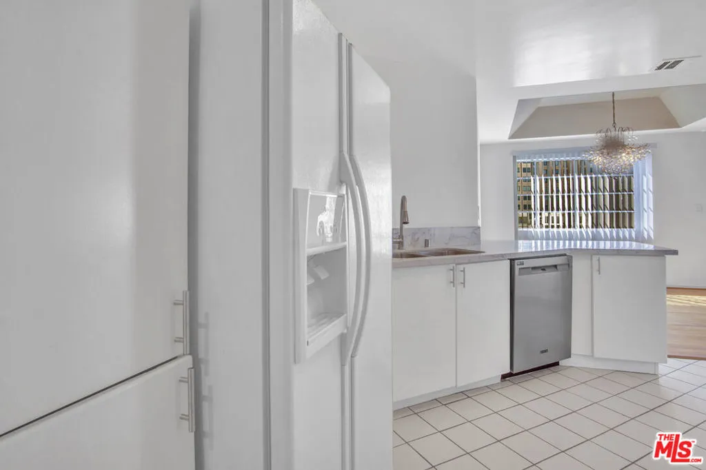 10475 Ashton Avenue 304, Los Angeles, California 90024 home-pic-6