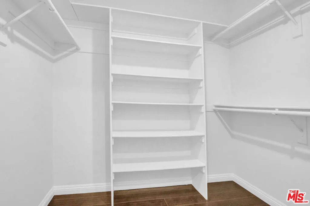 10475 Ashton Avenue 304, Los Angeles, California 90024 home-pic-14