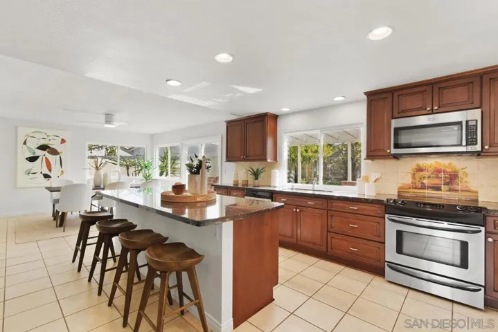 10985 De Vida Ct, San Diego, California 92124