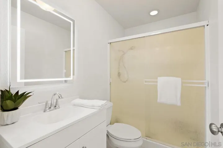 10985 De Vida Ct, San Diego, California 92124