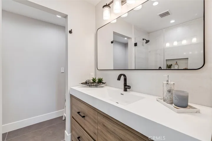 5851 Lynnbrook Plaza, Yorba Linda, California 92886