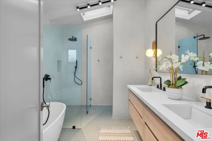 3001 N Valley Drive, Manhattan Beach, California 90266