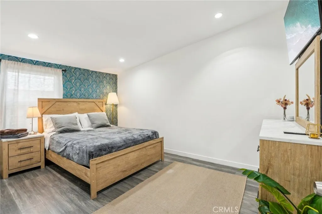 5633 Rawlings Avenue, Woodland Hills, California 91367 home-pic-21