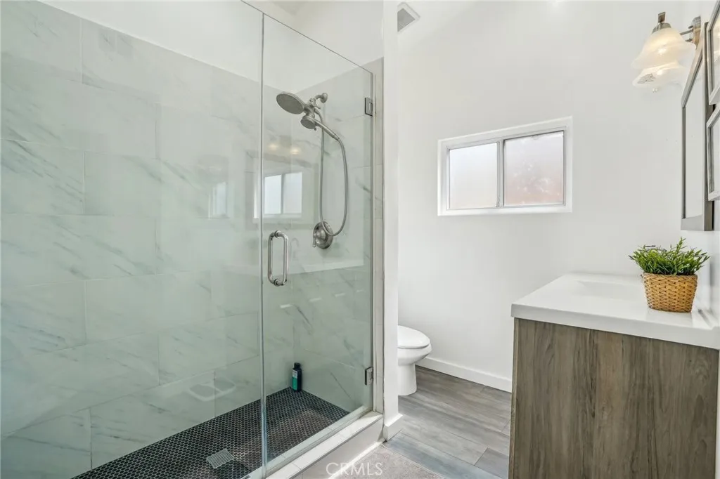 5633 Rawlings Avenue, Woodland Hills, California 91367 home-pic-45