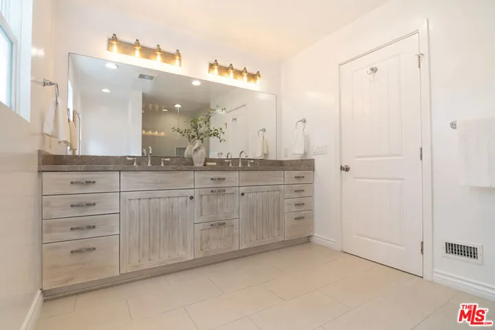 3276 Granville Avenue, Los Angeles, California 90066
