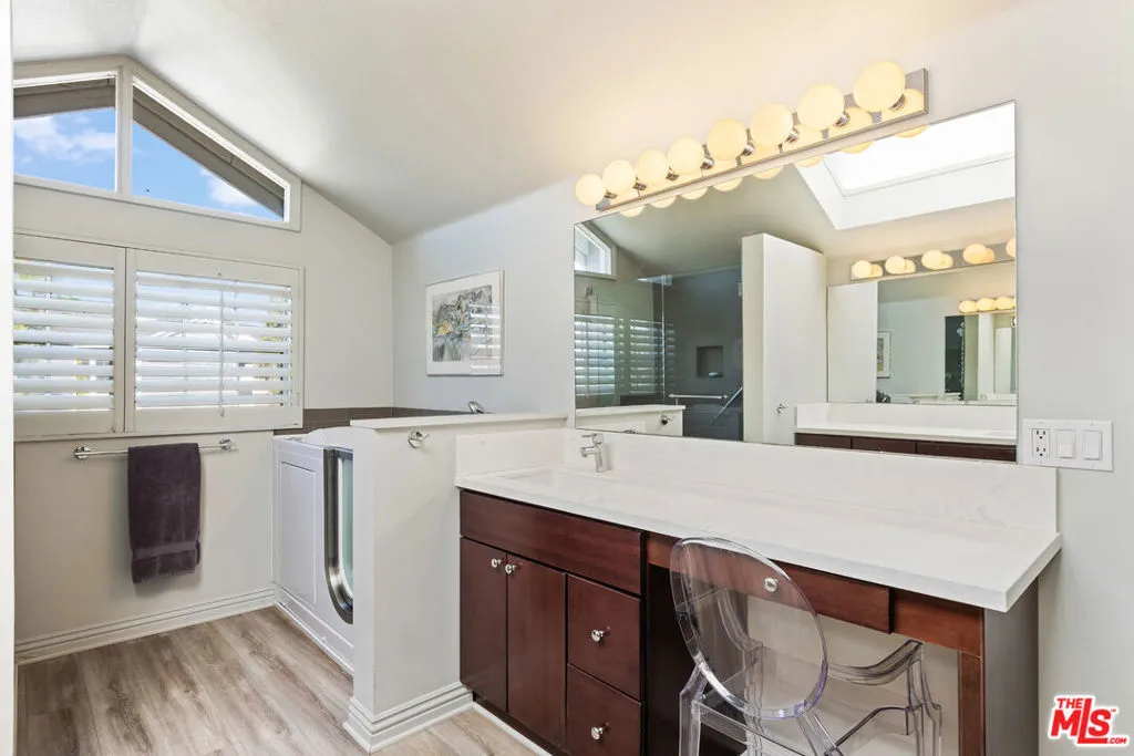 13082 Mindanao Way 54, Marina Del Rey, California 90292 home-pic-28