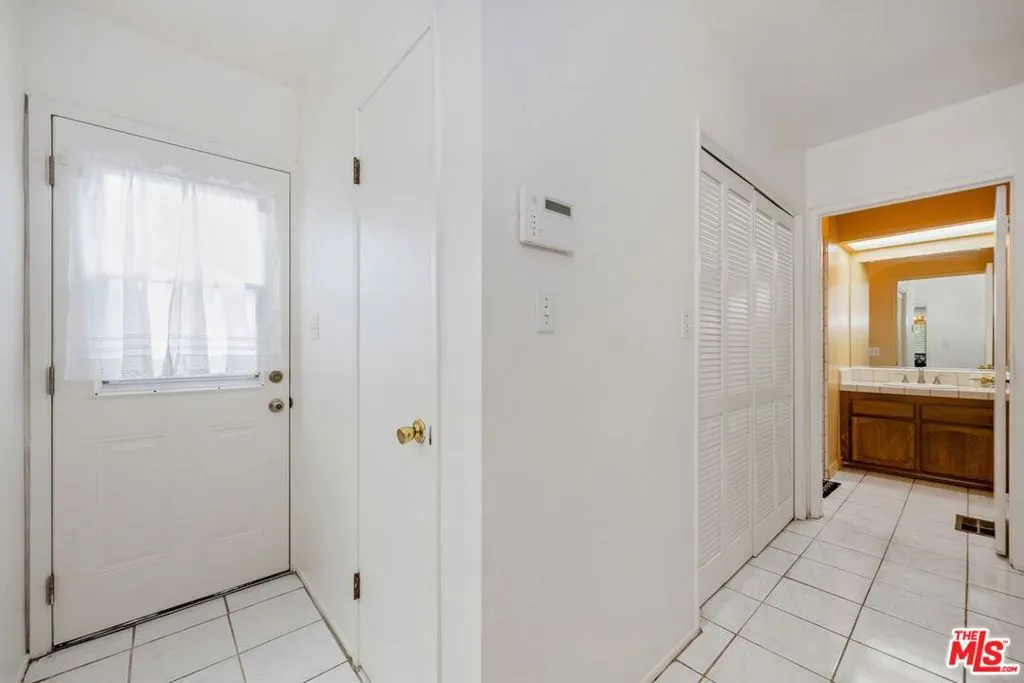 6221 Flores Avenue, Los Angeles, California 90056 home-pic-13