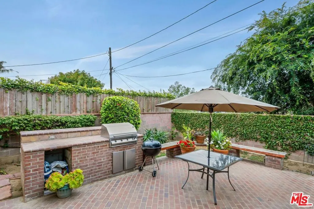 6221 Flores Avenue, Los Angeles, California 90056 home-pic-32