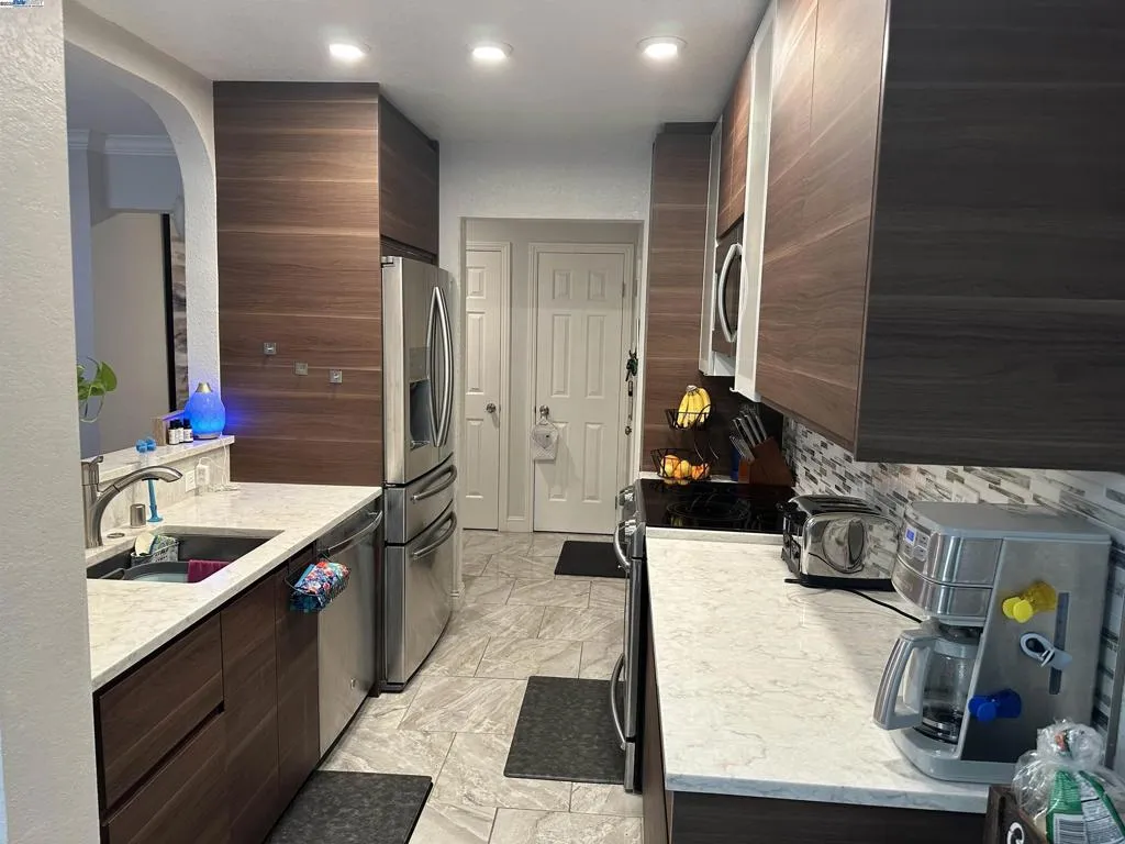 21109 Gary Dr 120, Hayward, California 94546 home-pic-1