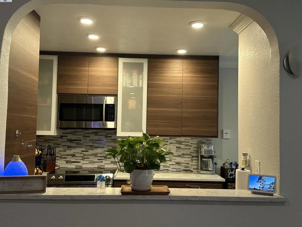 21109 Gary Dr 120, Hayward, California 94546 home-pic-2