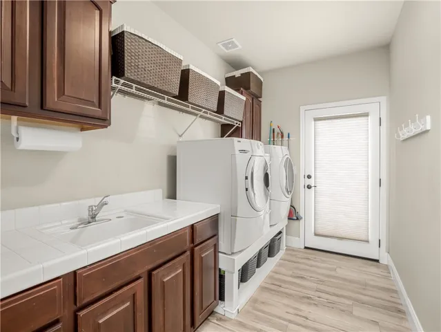 2705 E Ryan Lane, Fresno, California 93720