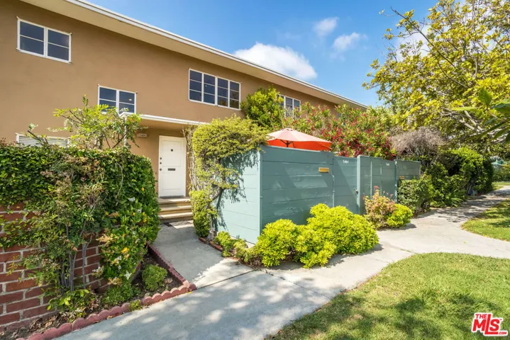 5464 1/2 Village, Los Angeles, California 90016