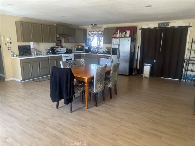 13970 Cajon Street, Hesperia, California 92345