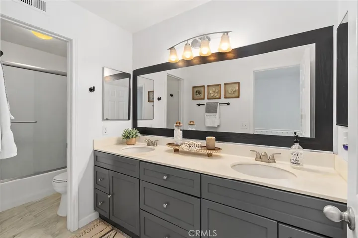 Guest Bathroom with Full bath/shower