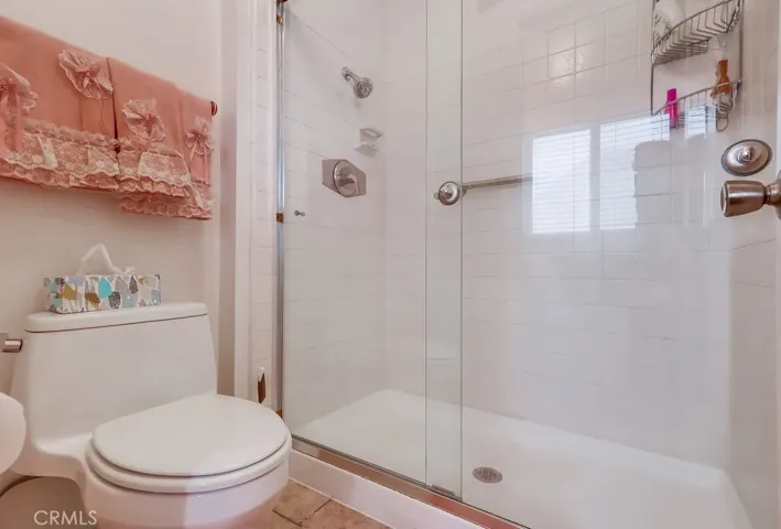 Master bath w/large shower