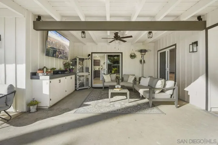 701 E Fallbrook St, Fallbrook, California 92028