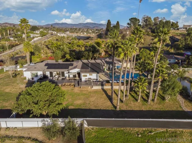 701 E Fallbrook St, Fallbrook, California 92028