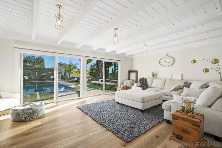 701 E Fallbrook St, Fallbrook, California 92028