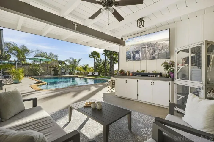 701 E Fallbrook St, Fallbrook, California 92028