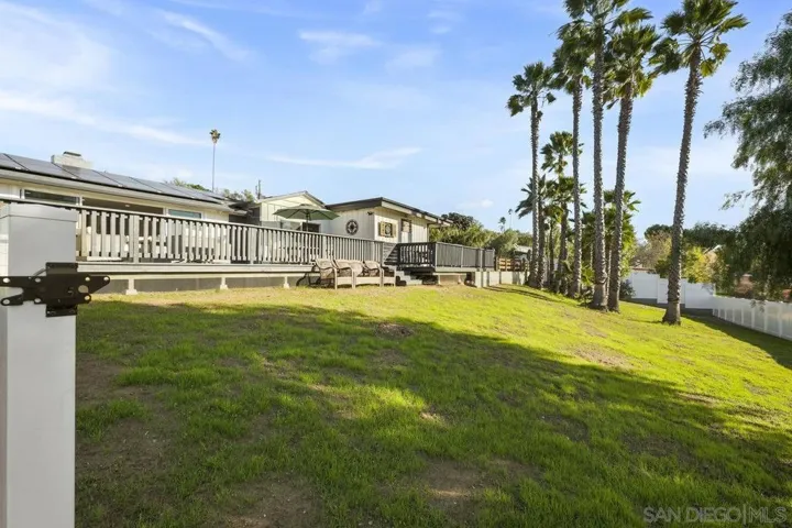 701 E Fallbrook St, Fallbrook, California 92028