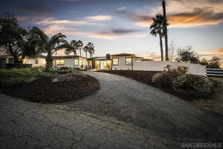 701 E Fallbrook St, Fallbrook, California 92028