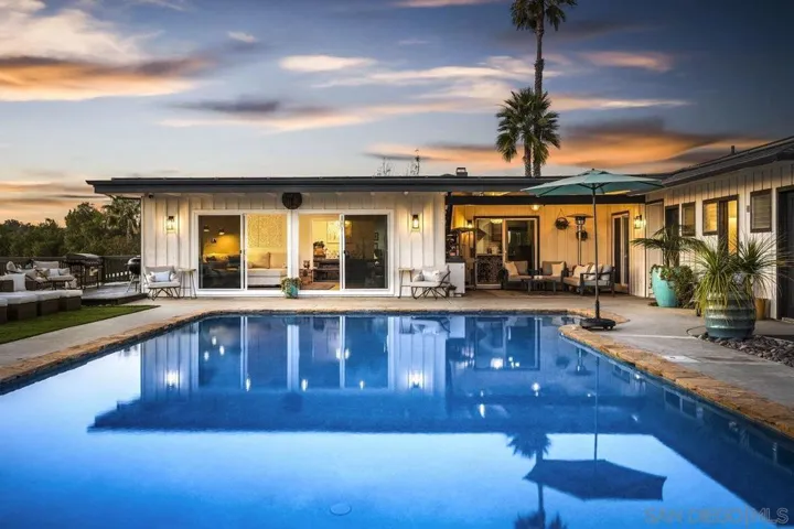701 E Fallbrook St, Fallbrook, California 92028