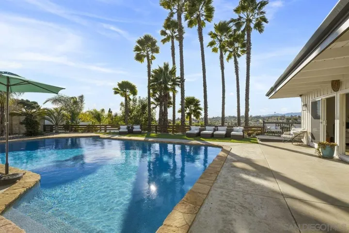 701 E Fallbrook St, Fallbrook, California 92028