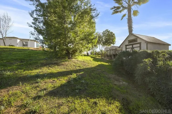 701 E Fallbrook St, Fallbrook, California 92028