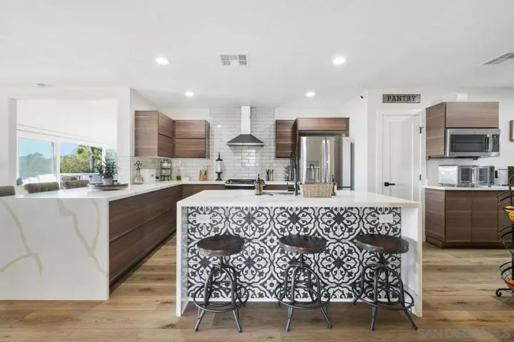 701 E Fallbrook St, Fallbrook, California 92028