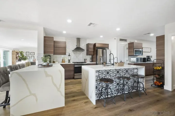 701 E Fallbrook St, Fallbrook, California 92028