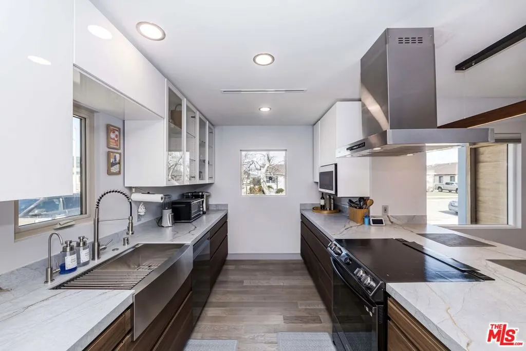 5524 W 122nd Street, Hawthorne, California 90250 home-pic-3