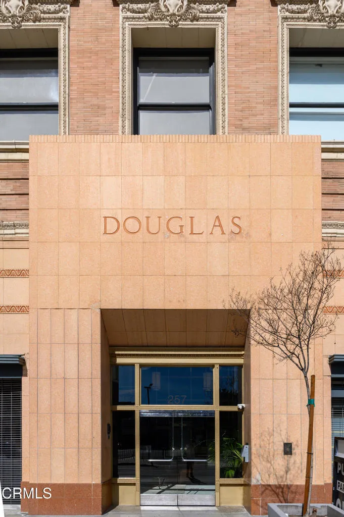 257 S Spring Street 3c, Los Angeles, California 90012 home-pic-2